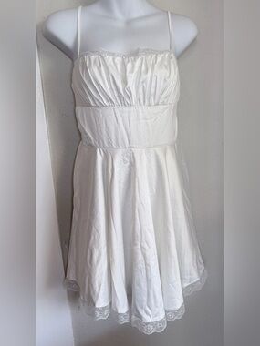 NWT Vkihoc white lace trim mini dress Medium
